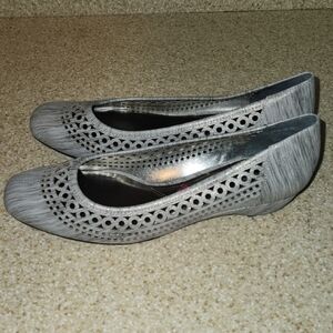 Ros Hommerson Silver Women's Tina Flats 9N NWOB